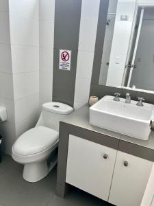 Duplex 1 Fila Vista Bahía Paracas - Sotavento 501 T3的一间浴室