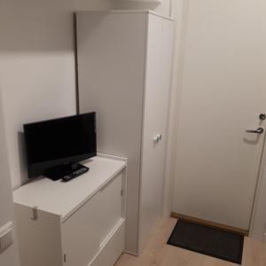 Uma TV ou centro de entretenimento em Mini apart Žvėrynas