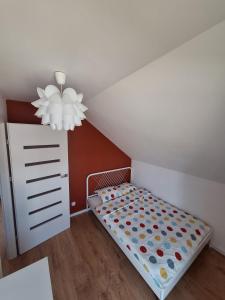Postel nebo postele na pokoji v ubytování Domki całoroczne Morzemoze