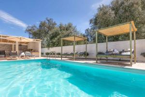 The swimming pool at or close to Villa Elegio