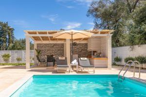 The swimming pool at or close to Villa Elegio