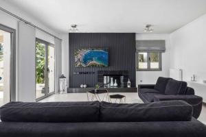 A seating area at Villa Elegio