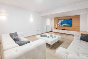 A seating area at Villa Elegio