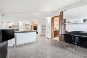 A kitchen or kitchenette at Villa Elegio