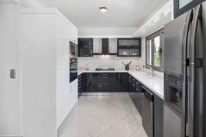 A kitchen or kitchenette at Villa Elegio