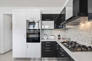 A kitchen or kitchenette at Villa Elegio