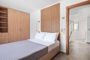 A bed or beds in a room at Villa Elegio