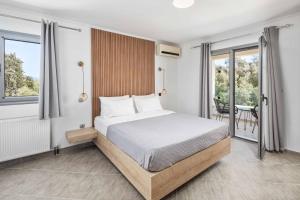 A bed or beds in a room at Villa Elegio