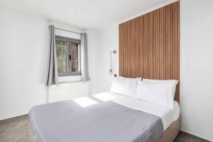 A bed or beds in a room at Villa Elegio