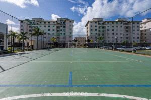 a tennis court in the middle of a city at Apto Cond Vog, Ilhéus, a 5 Min da Praia! - VTL0103 in Pontal