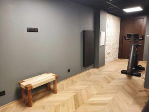 Hôtel & Spa Rocabella的健身中心和/或健身设施