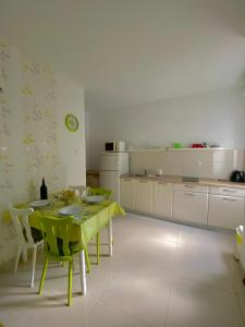 Η κουζίνα ή μικρή κουζίνα στο Apartments Ante