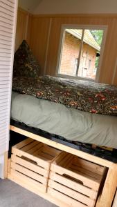 a bed in a room with a window at Tiny House Ingrid in Uchte +4 photos