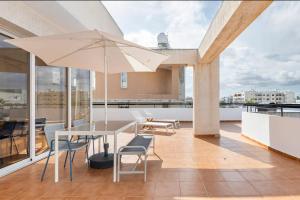 Balkón nebo terasa v ubytování Top Floor Apartment City Center