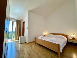 Postel nebo postele na pokoji v ubytování Guest House Maxi + 30 fotografií