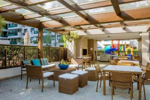 Χώρος καθιστικού στο Apartamento 2 Qto e Varanda em Condomínio Completo