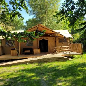 Ecolodges De Dreef外面的花园