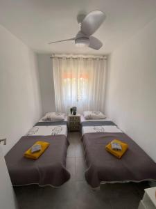 Posteľ alebo postele v izbe v ubytovaní Apartamento PARADISE Solo Familias