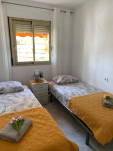 Posteľ alebo postele v izbe v ubytovaní Apartamento PARADISE Solo Familias
