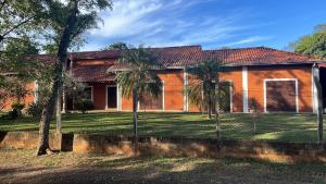 Taman di luar Hostel do Cabral
