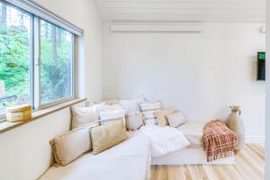 Fotografie z fotogalerie ubytování Private Hot Tub Dreamy Cabin in Polson! v destinaci Polson