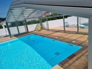 Bazén v ubytování Chalet Etxetxoa, de 1 à 4 personnes avec Climatisation, SPA, Terrain privé et Piscine nebo v jeho okolí