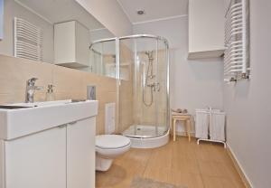 Ένα μπάνιο στο Apartamenty Leszno +74 φωτογραφίες