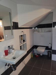 Ένα μπάνιο στο Pieschen Hertz _toller Preis