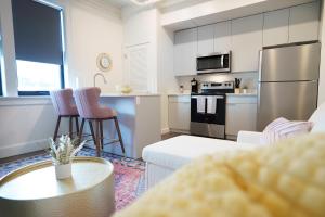 A cozinha ou cozinha compacta de The Standard Downtown Columbus