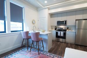 A cozinha ou cozinha compacta de The Standard Downtown Columbus
