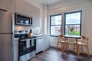 A cozinha ou cozinha compacta de The Standard Downtown Columbus