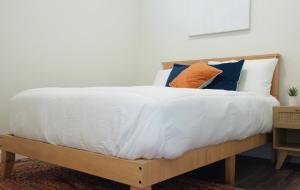 Cama ou camas em um quarto em The Standard Downtown Columbus