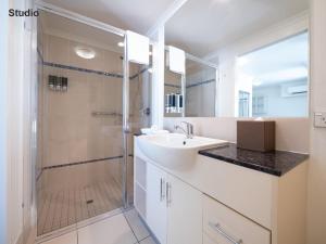 Baðherbergi á City Quays Accommodation 2