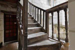 Gallery image of Gîte St Ours Loches hyper centre historique 4chambres 4salles de bains, salon cuisine in Loches +3 photos