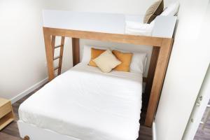 Cama ou camas em um quarto em The Standard Downtown Columbus