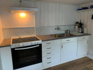 Kuchyň nebo kuchyňský kout v ubytování Karlshamn 1 Sankt Anna Söderköping