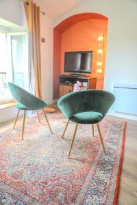 TV a/nebo společenská místnost v ubytování Grand Appartement Famille Centre Manosque + 21 fotografií