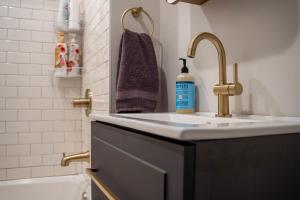 Ένα μπάνιο στο Historic Family 3BR Trinity in the Heart of Philly +35 φωτογραφίες