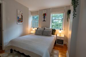 Ένα ή περισσότερα κρεβάτια σε δωμάτιο στο Historic Family 3BR Trinity in the Heart of Philly