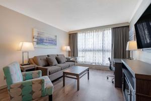 TV a/nebo společenská místnost v ubytování Best Western Plus Sands