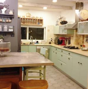 Η κουζίνα ή μικρή κουζίνα στο Super nice villa with pool 10 min from Natania
