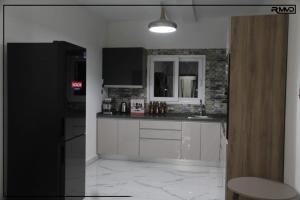 Kuchyň nebo kuchyňský kout v ubytování Résidence RMD + 18 fotografií