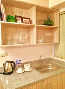 Kuchyň nebo kuchyňský kout v ubytování Gorgeous 2BR Condo unit with free WiFi