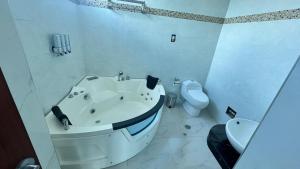 Caruzo Hotel and suites的一间浴室