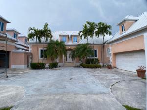 Billede fra billedgalleriet på Pretty Bahama Style Home on Crystal Clear Canal i Freeport