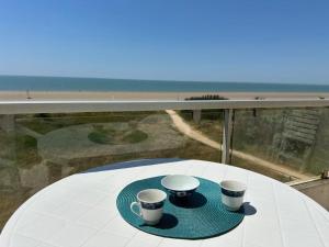 Fotografia z galérie ubytovania Notre-Dame-de-Monts - Appartement 5 personnes avec Balcon et Accès Direct à la Plage - FR-1-540-199 v destinácii Notre-Dame-de-Monts