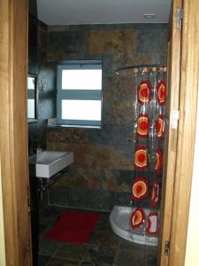 Koupelna v ubytování Casa da Figueira + 31 fotografií