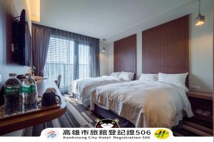 Postel nebo postele na pokoji v ubytování Watermark Hotel Kaohsiung Main Station