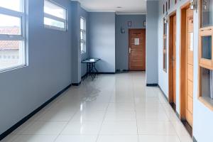 Φωτογραφία από το άλμπουμ του Karins Guesthouse Syariah RedPartner στο Μπαντούνγκ