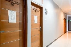 Φωτογραφία από το άλμπουμ του Karins Guesthouse Syariah RedPartner στο Μπαντούνγκ +23 φωτογραφίες